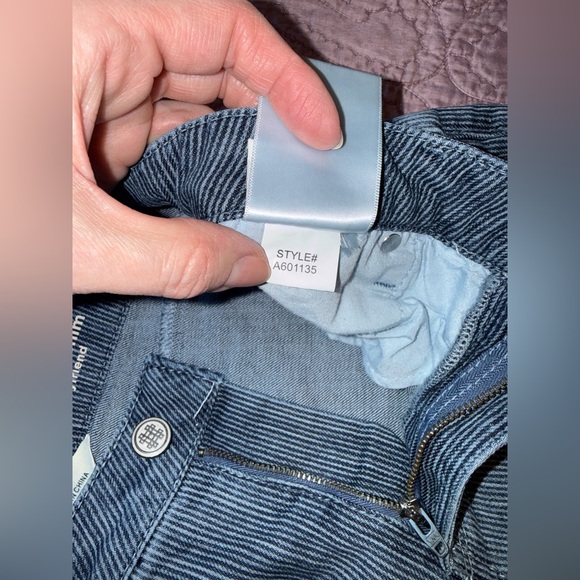 Laurie Felt Classic Denim Boyfriend Roll Cuff Jeans in 4 - Picture 12 of 15